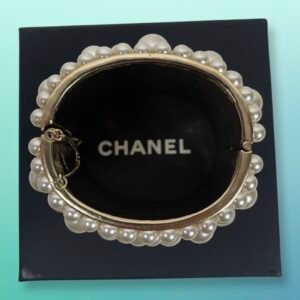 Chanel, Bracelet manchette perlée