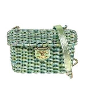 Chanel, Sac panier vert iridescent.