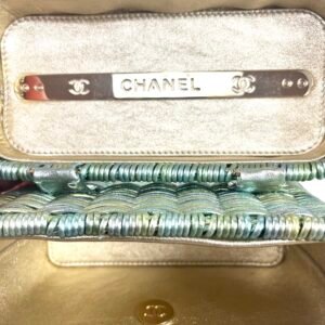 Chanel, Sac panier vert iridescent.