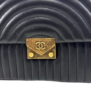 Chanel, Sac en cuir agneau surpiqures ondées.