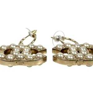 Chanel, Boucles d'oreilles CC perlé – Image 3