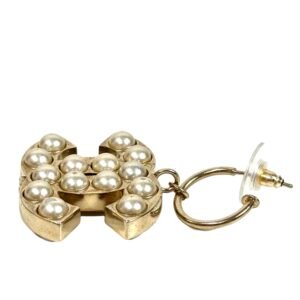 Chanel, Boucles d'oreilles CC perlé – Image 5