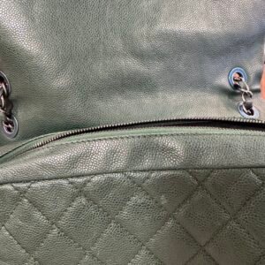 Chanel, Sac en veau caviar vert sapin